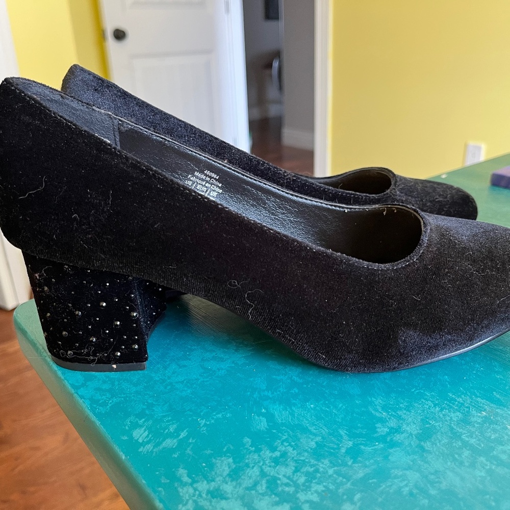 Women’s shoes size 10WW